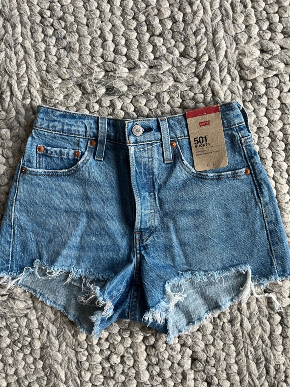 NWT Levi's Women's 501 high rise distressed jean shorts